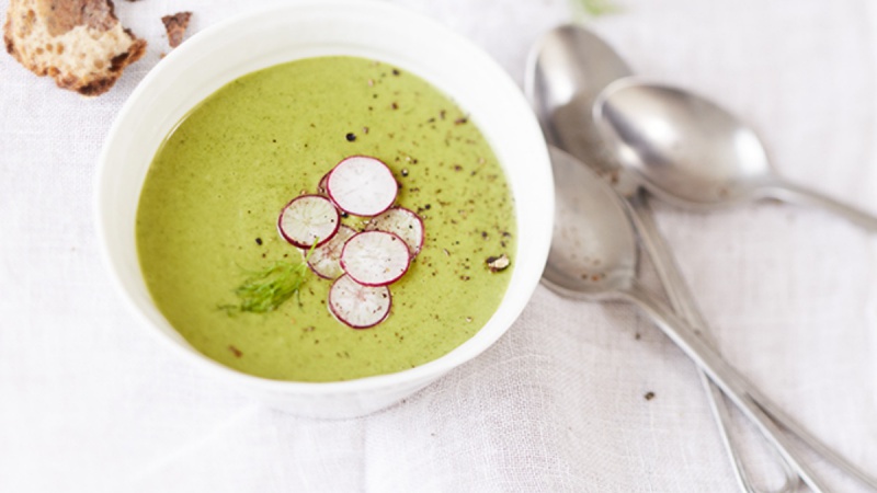 slowly veggie-soupe fane de radis et courgette.jpg